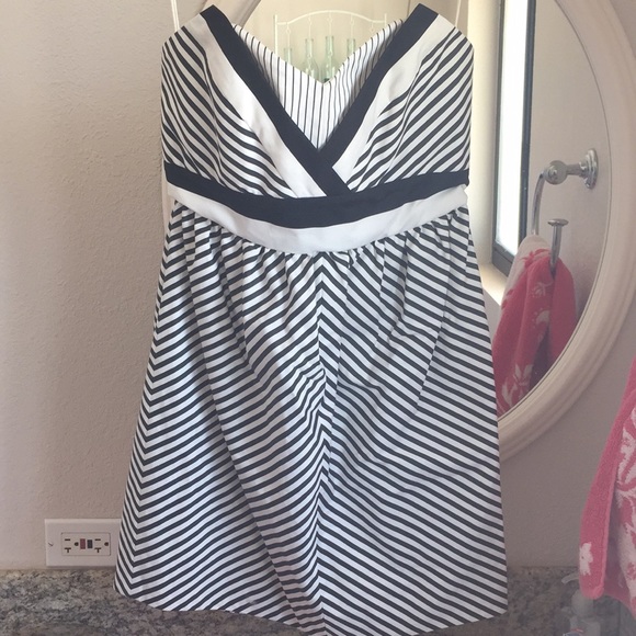 Alice + Olivia Dresses & Skirts - Alice + Olivia Dress Alice + Olivia Dresses & Skirts - Alice + Olivia Dress